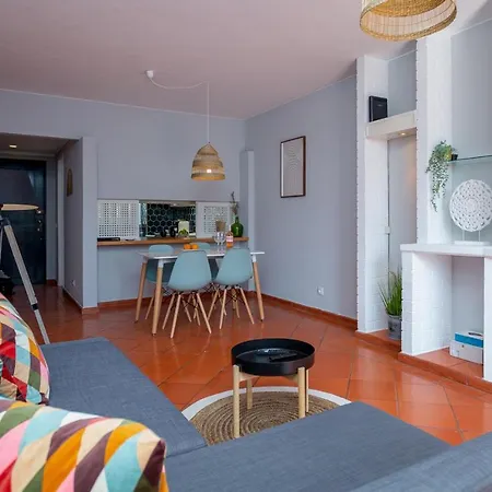 Gorgeous 2bdr W/patio & Pool By Lovelystay 아파트