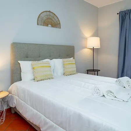 Gorgeous 2bdr W/patio & Pool By Lovelystay 아파트