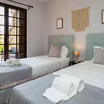 Apartment Gorgeous 2bdr W/patio & Pool By Lovelystay